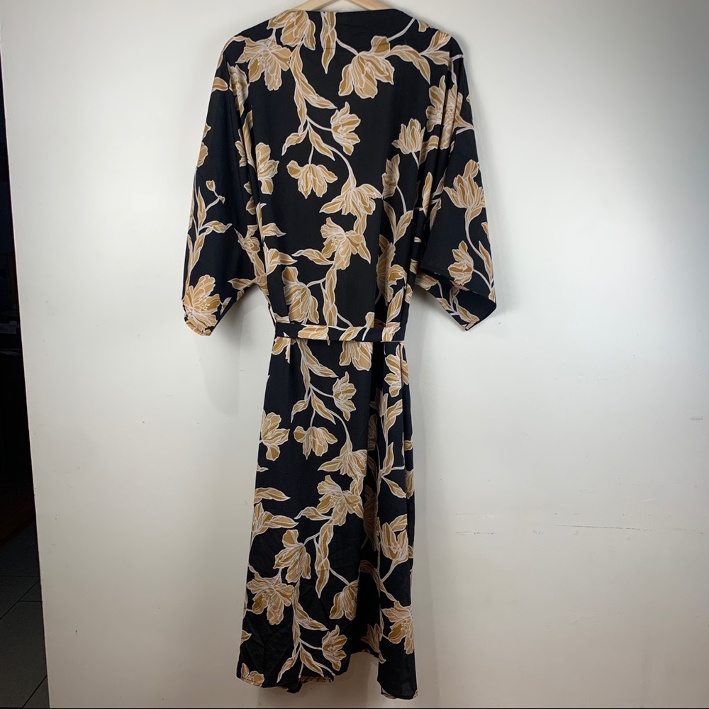 Maison Du Soir Black Floral Kimono Robe - image 8